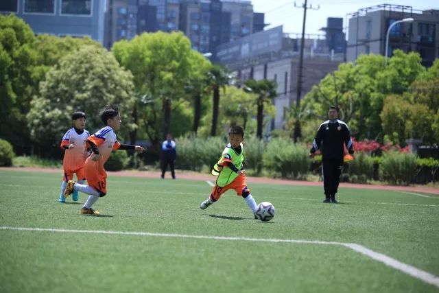 中国女网大捷，2-0、2-0、2-1，法网女双：金花郭涵煜战胜张帅